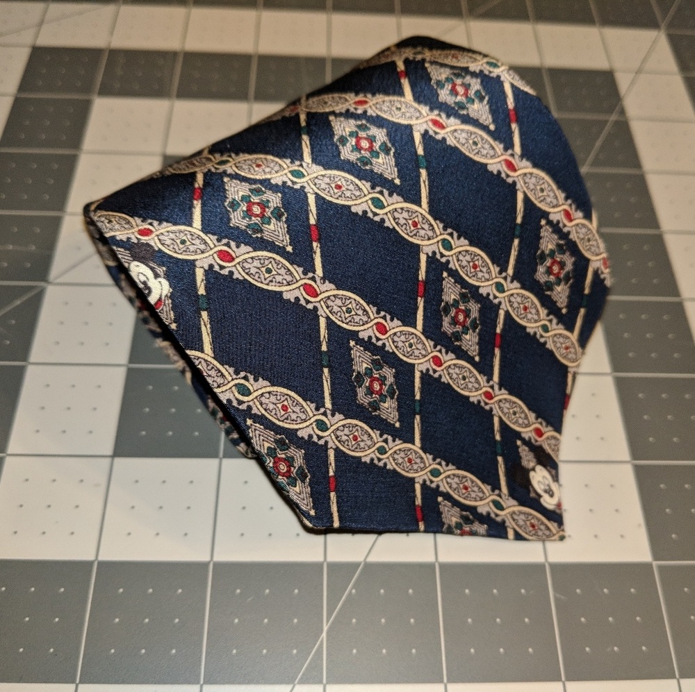 Disney Mickey tie 100% silk